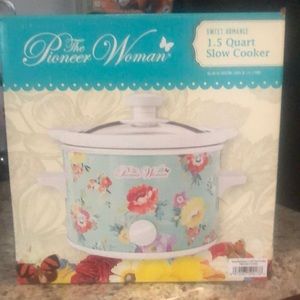 New in box 1.5qt crock pot